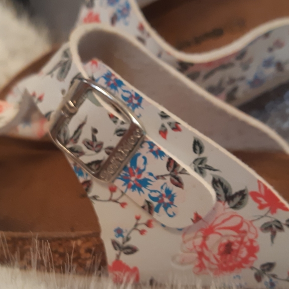 Floral Girl's Size 2 Softmoc Birkenstock Style Thong Sandal - Picture 3 of 5